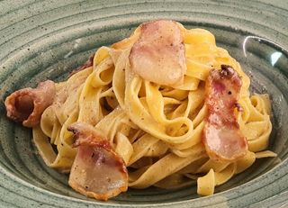 Tagliatella con Guanciale y crema de trufa blanca de alba