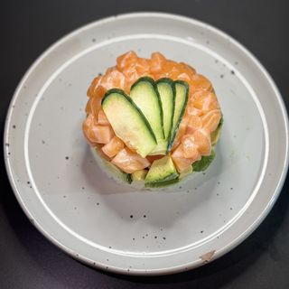 230. Tartar Salmón