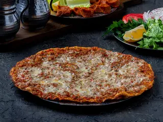 Лахмаджун с сыром	  