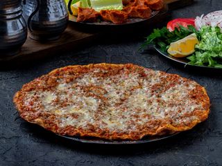 Лахмаджун с сыром	  