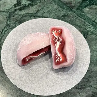 STRAWBERRY MOCHI DAIFUKU 草莓大福