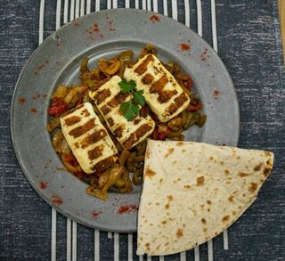 Фахита със зеленчуци и Халуми