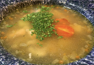 Навариста юшка з лососем та дорадо