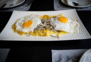 Huevos Rotos Con Gulas