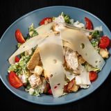 SALATĂ CAESAR CU PUI