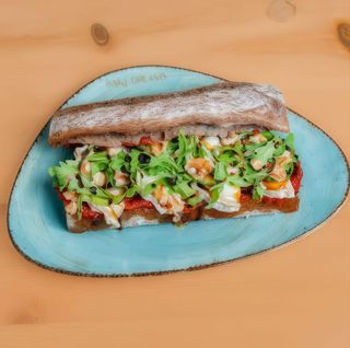 Sándwich de queso de cabra