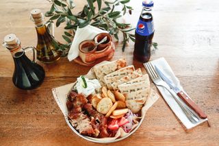 MENIU MEDIU GYROS DE PORC SI BAUTURA RACORITOARE