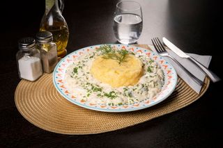 Ciulama de hribi cu mămăliguță