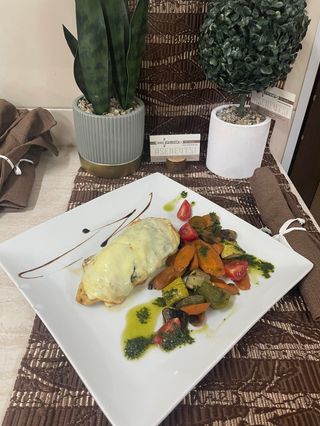 Пилешко филе приготвено с пресен спанак и сирене