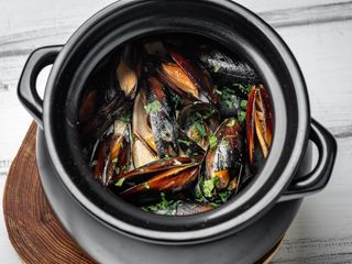 Мідії в мушлях запечені у вершковому соусі в печі (470g)