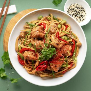 Яєчна локшина з курочкою