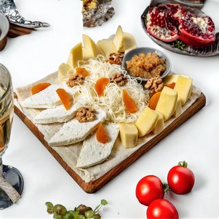 Platou aperitiv Tsinandali la vin alb