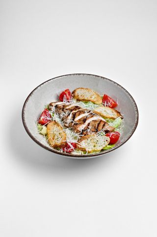 Կեսար հավով աղցան 400գ