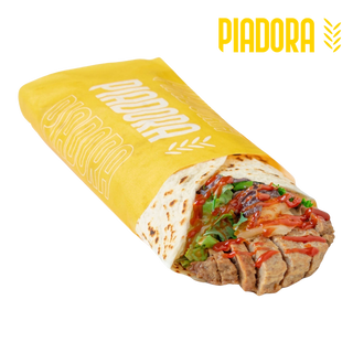 Hamburger*, provola alla piastra, cipolle caramellate, lattuga e salsa BBQ