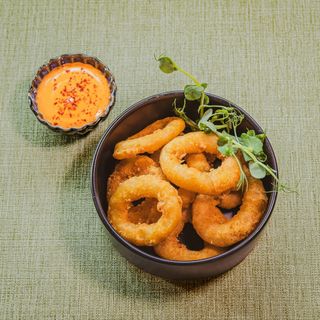 Kalmary w tempurze z spicy mayo (8szt.)