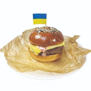 Чізбургер із трьома видами сиру (350г)