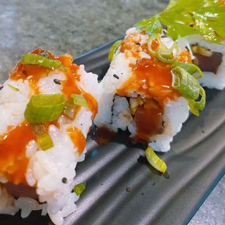 S41A.Rainbow Roll Atún Spicy (4 Pzs.)