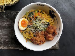 Локшина з куркою діп фрай L (225g)