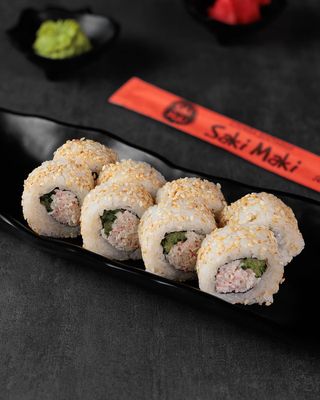 Ролл Калифорния с кунжутом