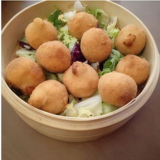 Ración De Croquetas Caseras De Queso Roquefort Y Nueces