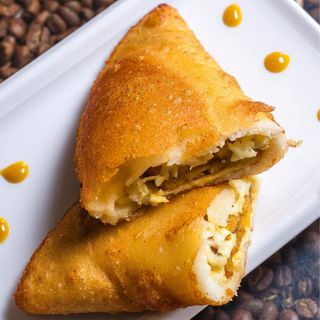 Empanada De Queso Con Tajada