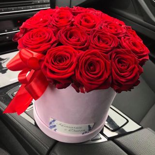 Flowerbox z róż czerwonych premium 