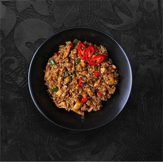 Жареный рис с курицей