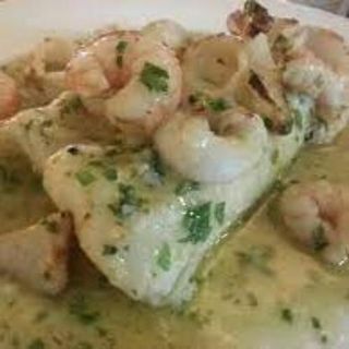 merluza en salsa verde con langostinos