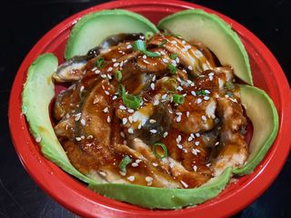 Donburi de anguila con arroz