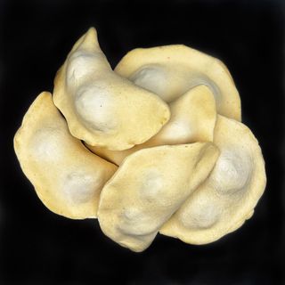 Pierogi z ziemniakami i wątróbka z kurczaka