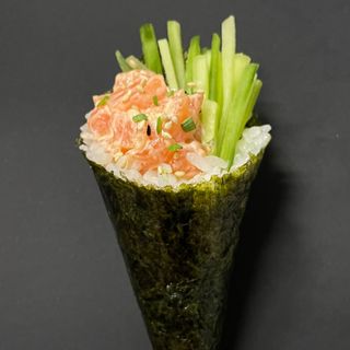 Temaki De Spicy salmon(1 Pza.)