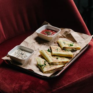 Кесадилья сирна з грибами