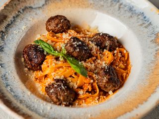 Паста з мітболами в томатному соусі (300g)