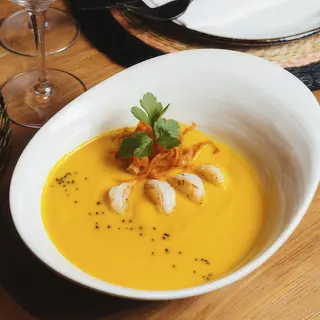Crema de zanahoria y gamba roja