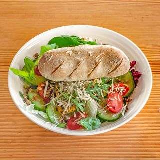 Sałatka z grillowanym kurczakiem