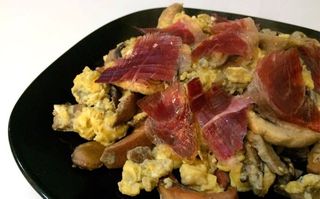 Revuelto De Setas Con Jamón