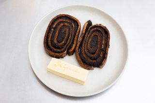 Смажений рулет з білим маком, яблуками та ванільним кремом ЗВ