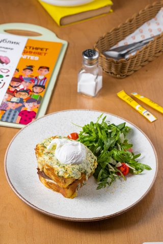 Крок-мадам с томленной телятиной (390г)