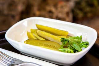 Salată de castraveți murați