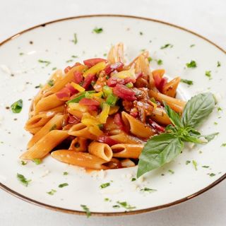 PENNE Z KURCZAKIEM W SOSIE SŁODKO-PIKANTYM