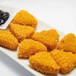 Топено сирене и боровинково сладко