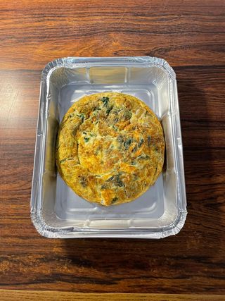 Tortilla de berenjena, espinacas y queso de cabra