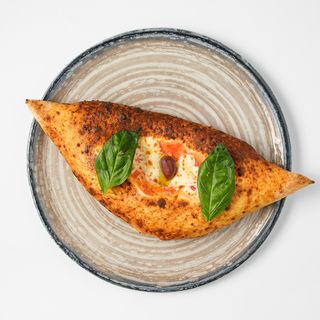 Pizza Calzone Pršut
