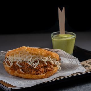 Arepa De Cerdo Mechado