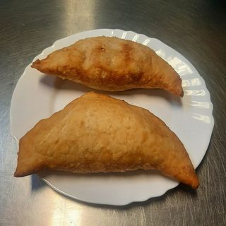 Panzerotto mozzarella  e pomodoro e  kebab e patatine 