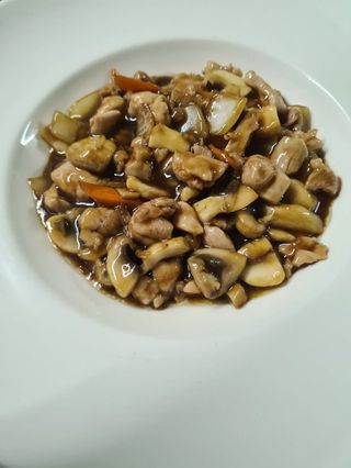 Pollo Salteado Champiñones