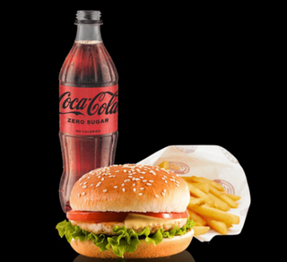 Hamburgher + Cartofi pai + sos + Coca-Cola