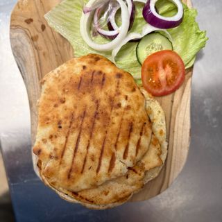 Pileći file s grilla/grilled chicken filet in bun