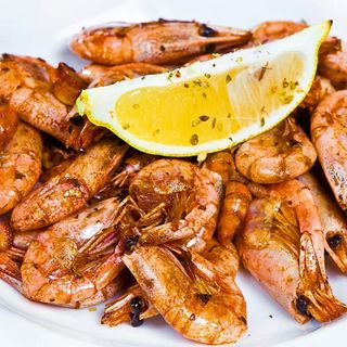 Creveți prăjiți cu ghimbir și usturoi