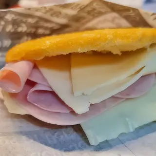 Arepa Jamón y Queso